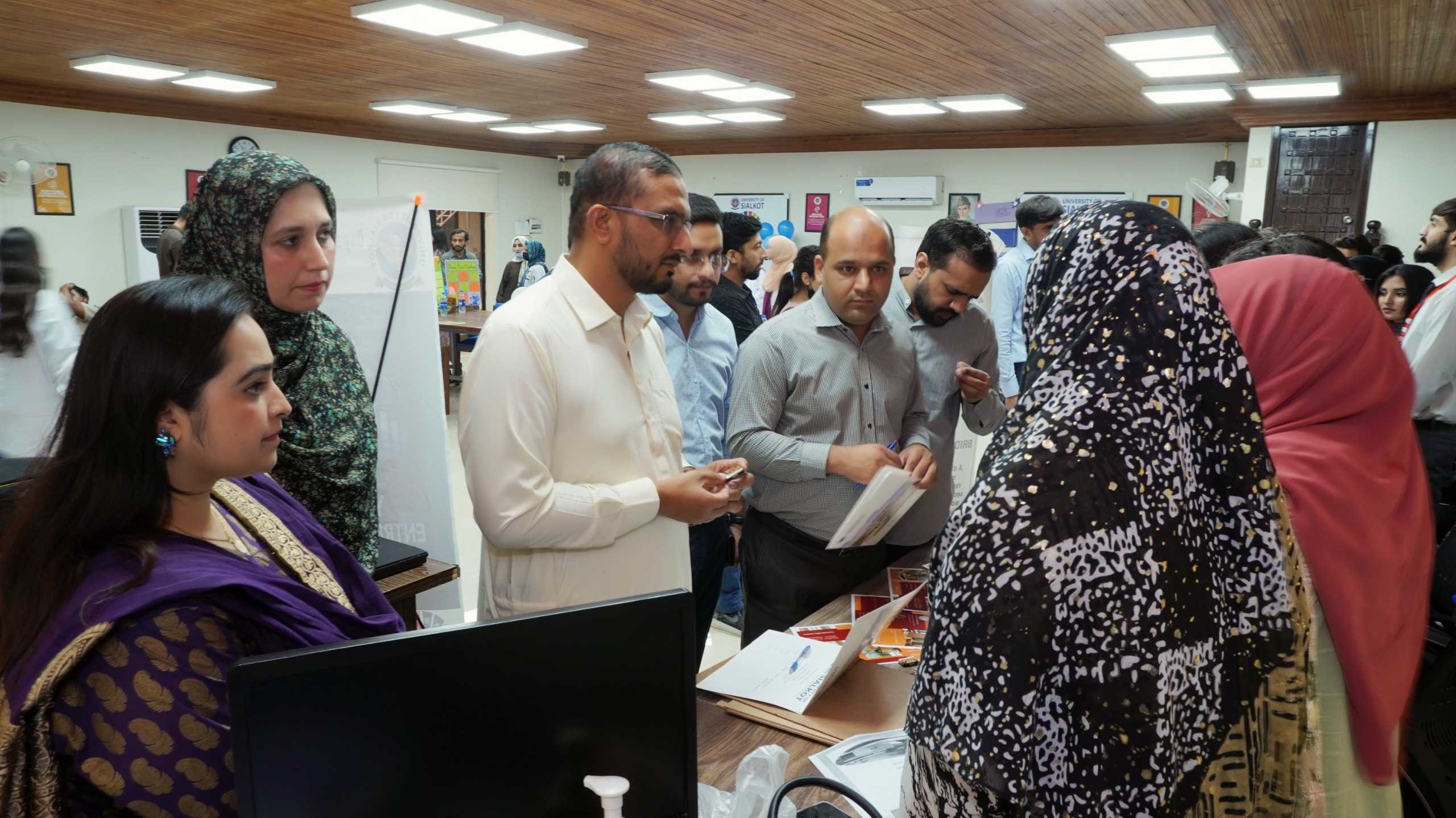 Department of Business Administration Students Present Final Year Projects